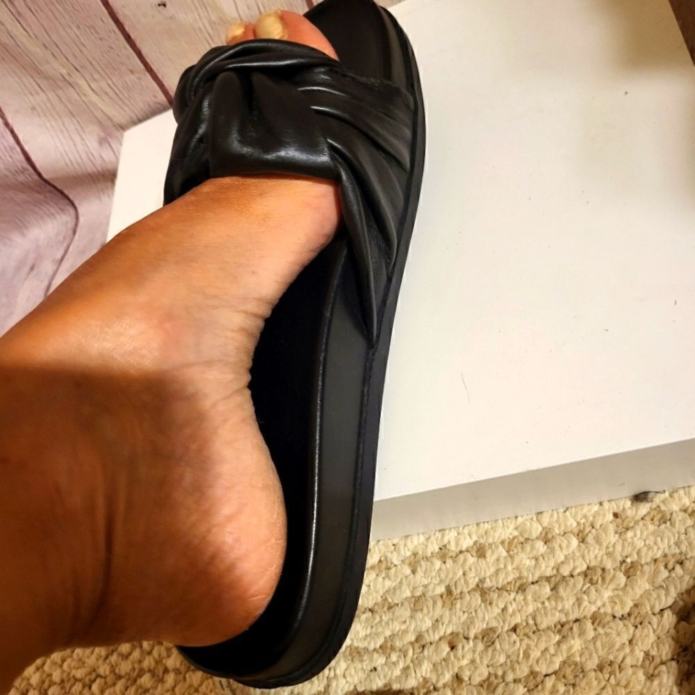 Rebecca Minkoff "Valeraine" Black Buttery Soft Leather Slide Sandals Sz.10 $295 - Picture 4 of 9